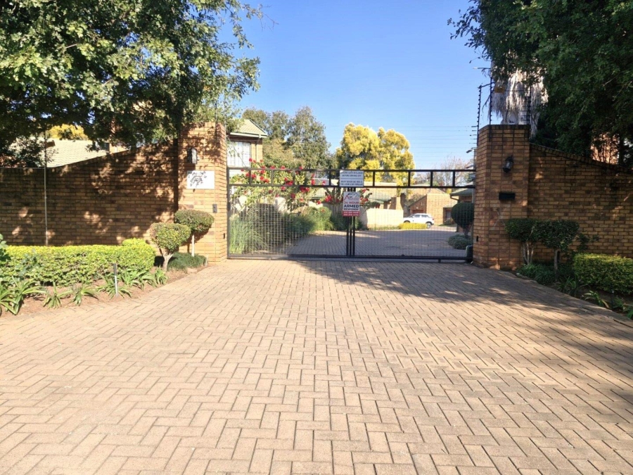 To Let 2 Bedroom Property for Rent in Meerhof North West